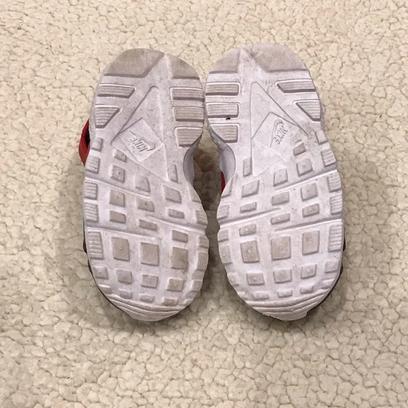 Nike Fashion Athletic Shoes
Toddler Boy or Girl Size 6
Smoke Free Home
Bundle & - Picture 13 of 13